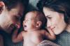 TOP 4 dagelijkse zorgprocedures voor pasgeborenen: opmerking voor moeder