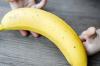 Bananen voor kinderen: de voors en tegens van deze vruchten, hoe om te selecteren, op te slaan en te eten