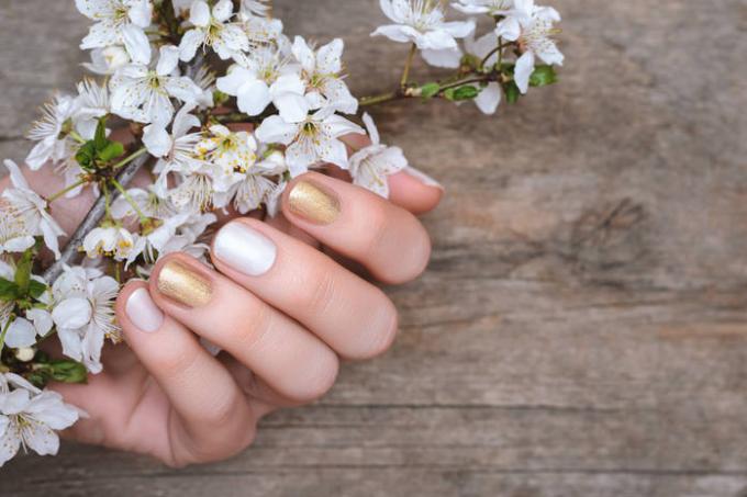 20 ideeën voorjaar manicure 2019: trendy kleuren en decoratie voorjaar