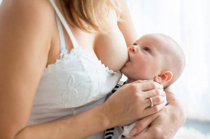 Lekkende melk uit de borstvoeding moeders: 5 oplossingen voor het probleem