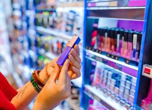 Hoe te besparen op cosmetica in de crisis: de beste manieren