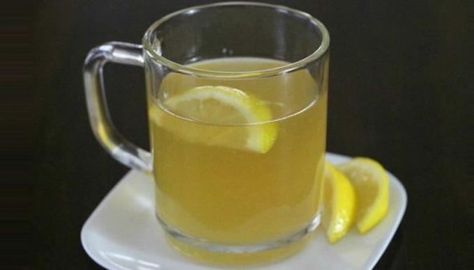 Warm water met citroen - warm water met citroen