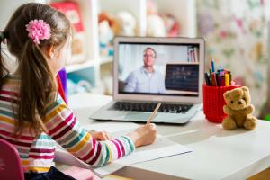 Hoe u een online tutor voor uw kind kiest
