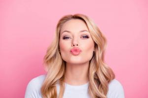 Hoe om te zorgen voor de lippen in de kou: 7 effectieve tips