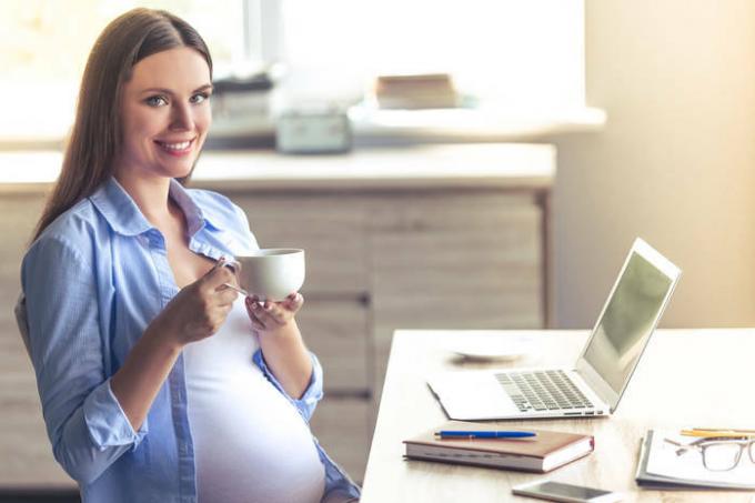 Waarom verbieden wetenschappers zwangere vrouwen thee en koffie te drinken?