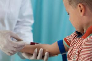 7 oorzaken van bloedarmoede bij kinderen: waarom het gevaarlijk is