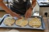 Khachapuri met kip en champignons: zelfgemaakt stap voor stap recept