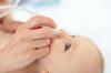 Is het mogelijk om moedermelk in de neus van een baby te druppelen: antwoordt Dr. Komarovsky