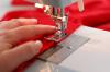 Alphabet naaister: het markeren van lijnen op de naaimachine