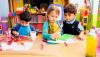 Hoe een kindmigrant in een kleuterschool te regelen: het antwoord van het ministerie van Onderwijs