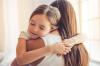 Vaak knuffelen hun kinderen waarom knuffels zijn belangrijk voor het kind