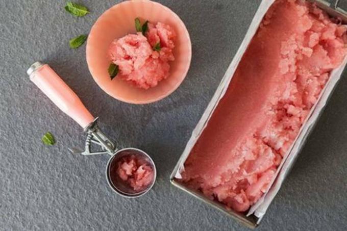 Watermeloen sorbet om af te vallen: recept stap voor stap