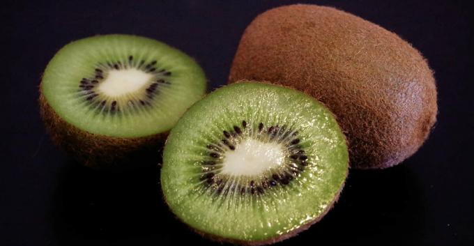 Kiwi fruit - kiwi