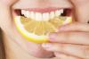 6 eenvoudige stappen tandsteen en bleken van tanden verwijderen