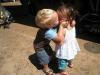 Ah, deze liefde: 10 grappige foto's van verliefde baby's