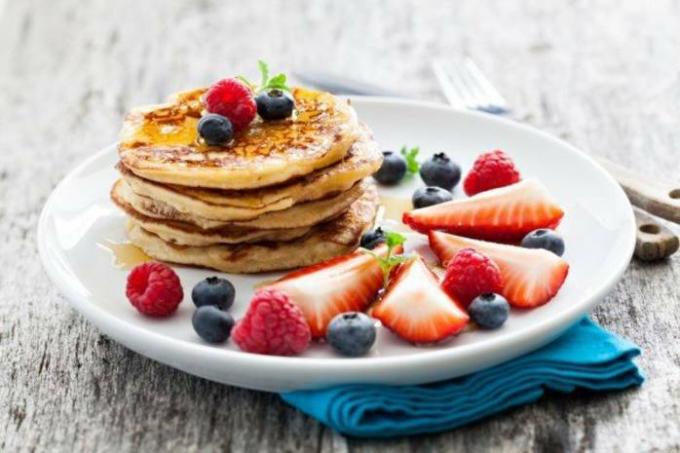 Wat te koken voor een student als ontbijt: fruitpannenkoekjes