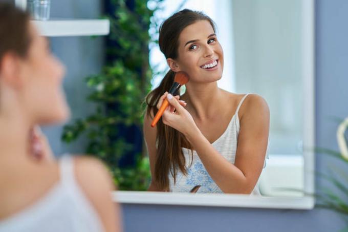 Hoe u uw make-upborstels snel en gemakkelijk reinigt met huismiddeltjes