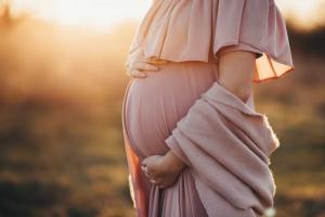 7 trucs om zwangerschap in stijl te verbergen