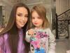 Model Anastasia Kostenko schokte het netwerk door haar 2-jarige dochter te verzinnen