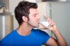 Net als een glas melk, gedronken in de ochtend, zal het uw gezondheid beïnvloeden?