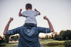 Hoe kunt u helpen uw kind meer zelfvertrouwen: Tips psycholoog