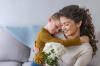 Hoe mama te feliciteren: de beste moederdaggedichten voor kinderen