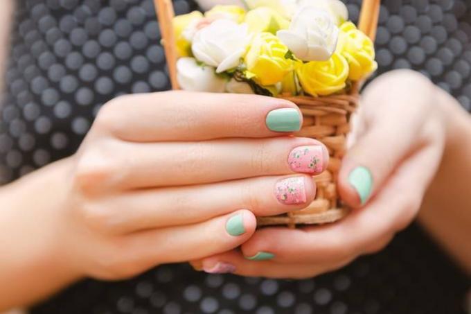 15 ideeën modieuze voorjaar manicure korte nagels: Trends 2019