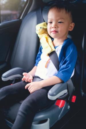 Alternatief autostoeltje: hoe kies je een zitverhoger voor je kind?
