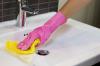 5 tips voor wie het niet prettig vindt om met rubberen handschoenen schoon te maken
