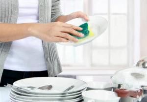 Hoe maak je een veilige manier voor de afwas te maken met zijn eigen handen